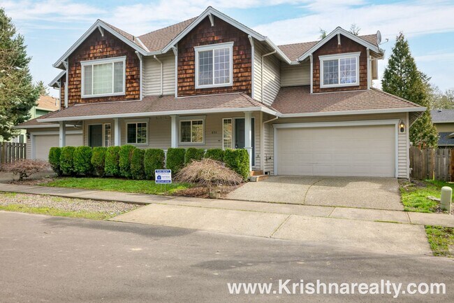 Foto del edificio - Charming 3 BD* 2.5 BA* Duplex **NEWLY RENOVATED** Located in Historic Orenco in the Elk Meadows C...