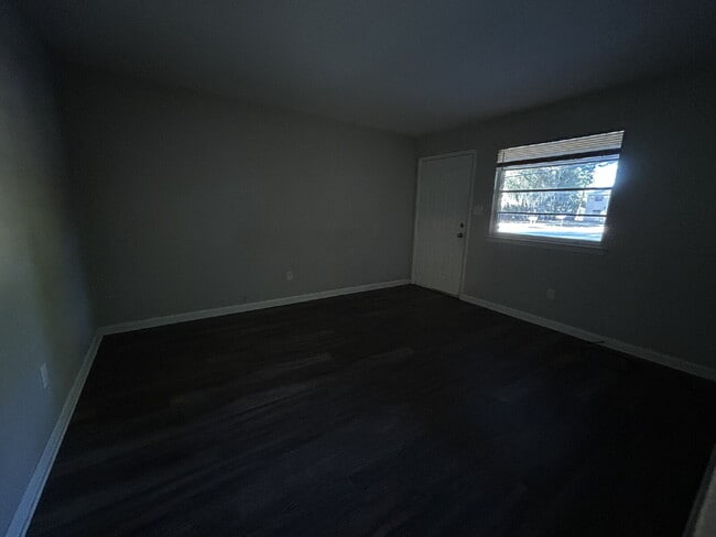 Building Photo - Duplex For Rent