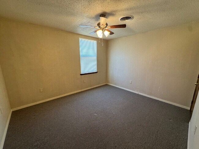Foto del edificio - Charming 2-Bedroom Home in Lubbock with Cozy 775 Sq Ft Living Space!