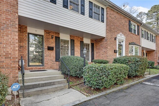 Foto del edificio - 6520 Roswell Rd NE