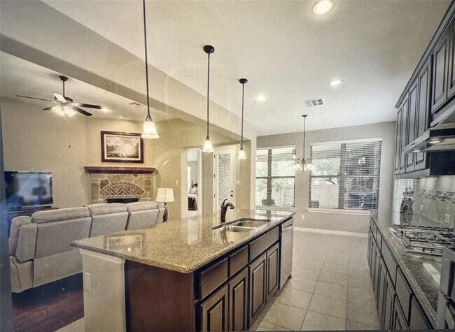 Foto del edificio - 2414 Sweetwater Ln