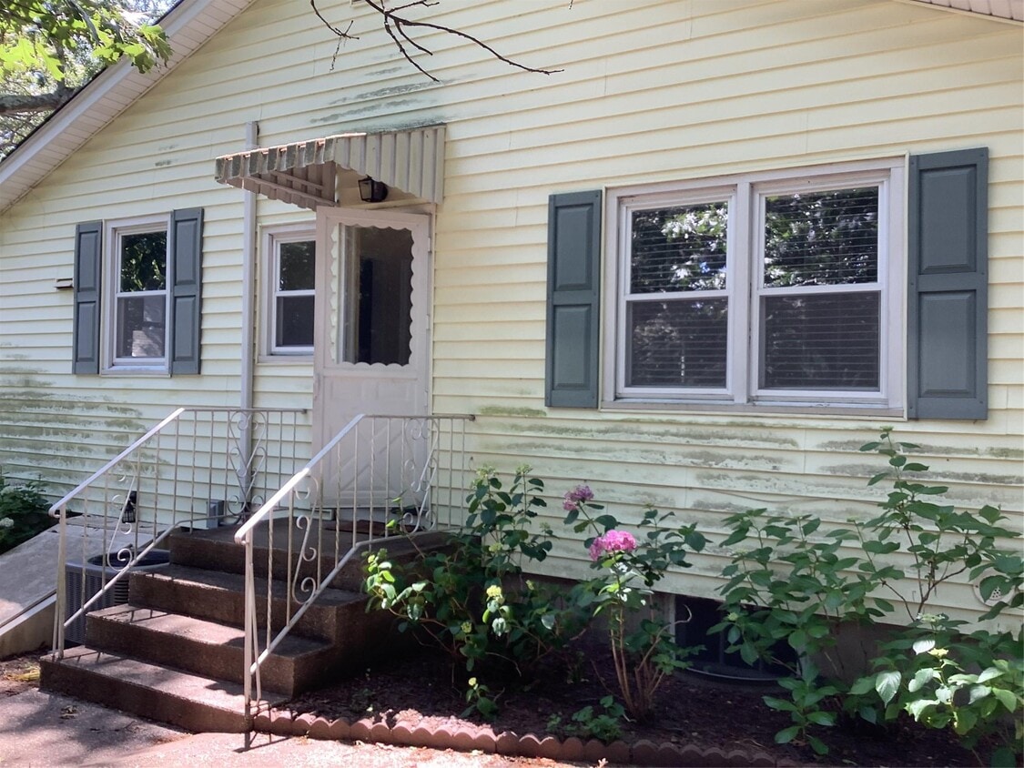 Primary Photo - 115 Curtis Dr