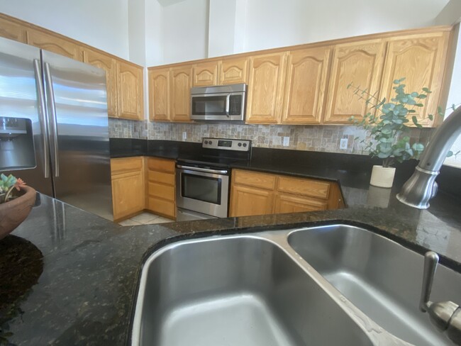 Building Photo - 10877 McPeak Ln