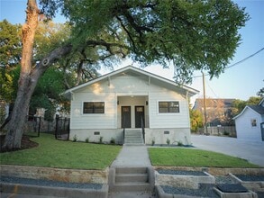 Building Photo - 803 Oakland Ave