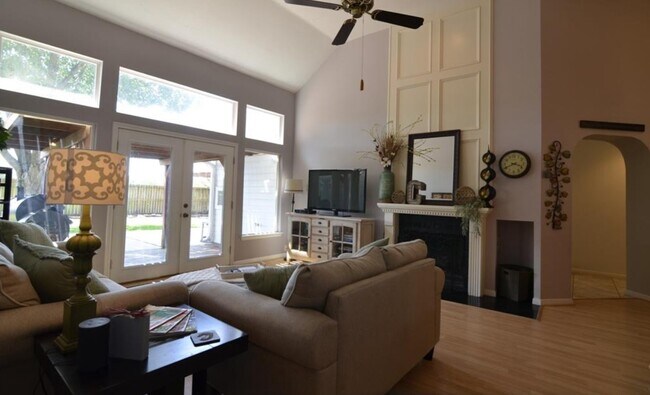 Building Photo - 2922 Double Lake Dr