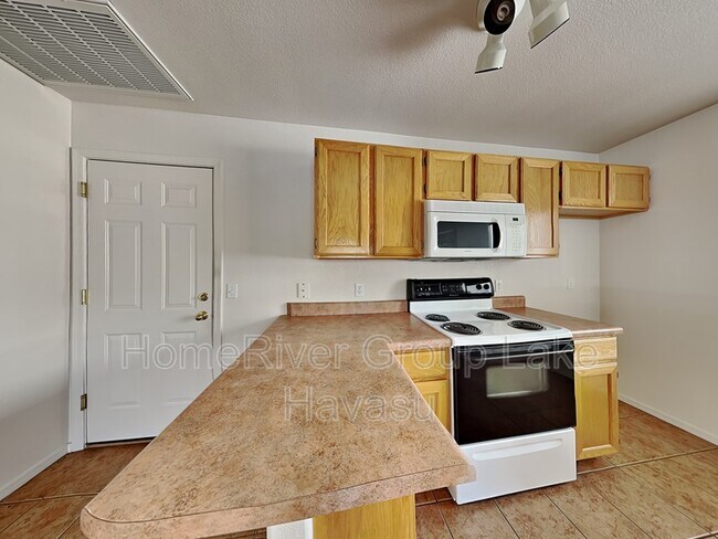 Building Photo - 2071 Magnolia Dr