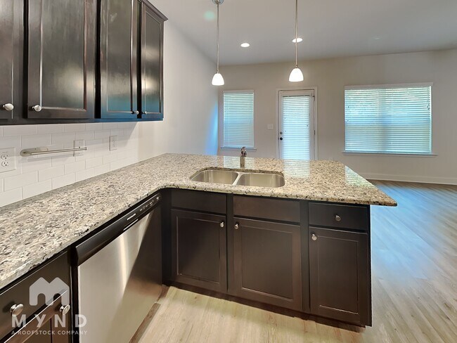 Foto del edificio - 10170 Benton Woods Dr