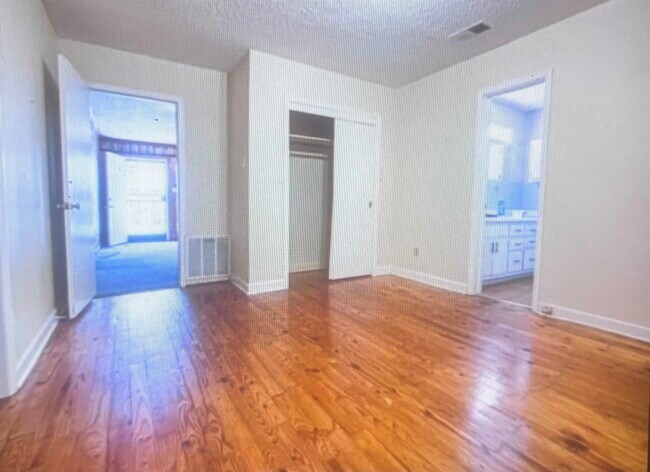 Foto del edificio - 494 Fernwood Ave