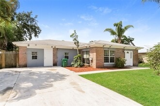 Building Photo - 438 SE Streamlet Ave