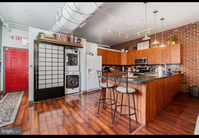 Building Photo - 18 E Sunbury St