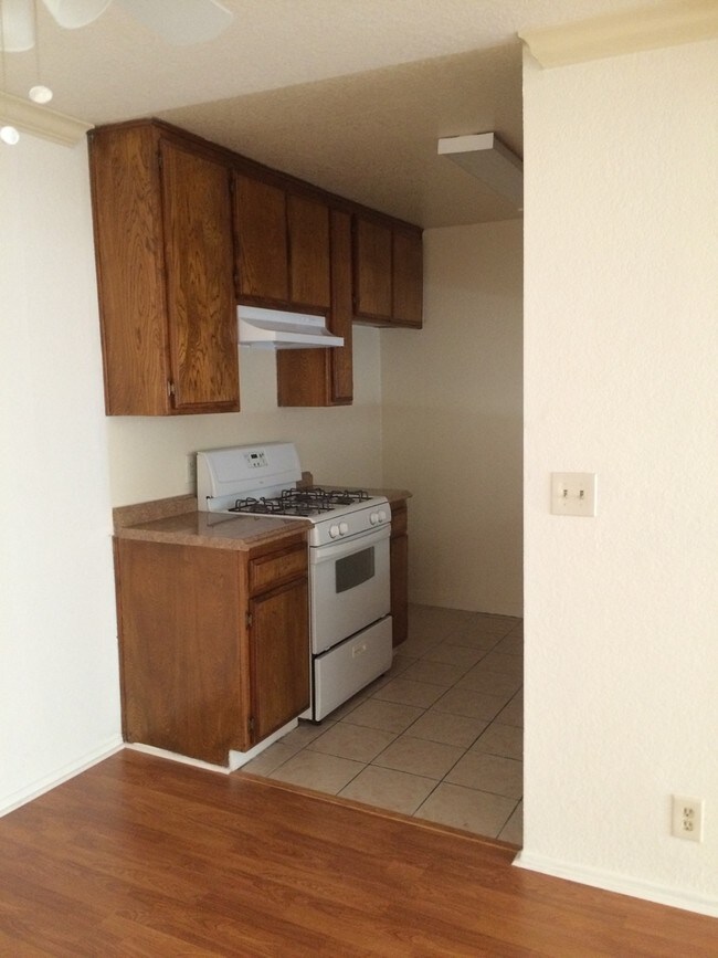 Interior Photo - 1136 Winchester Ave