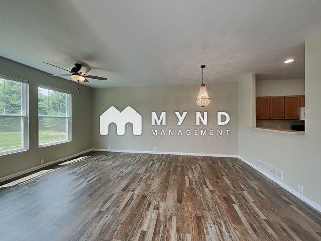 Building Photo - 211 Blue Bonnet Dr