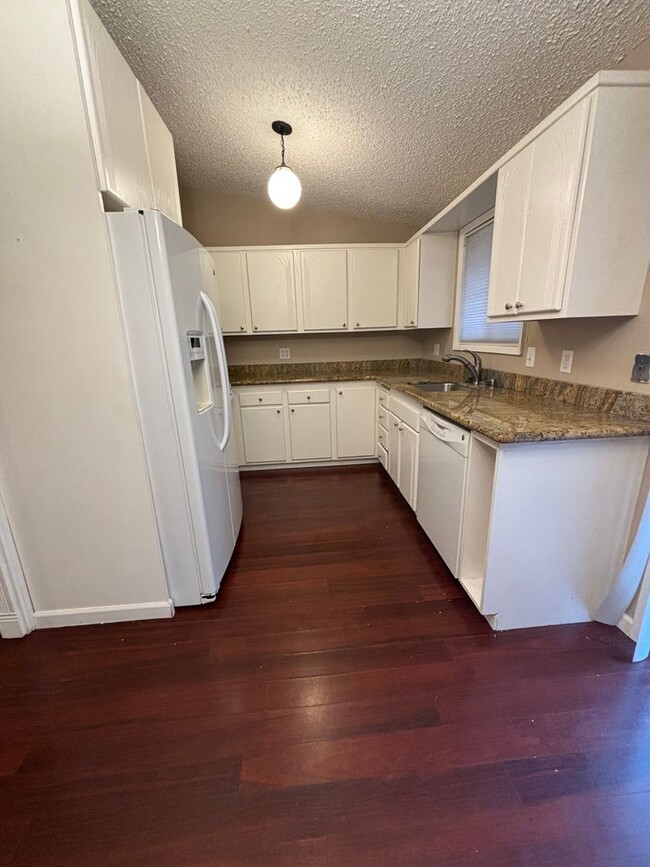 Building Photo - Pet friendly 2 bedroom condo in Southwest ...