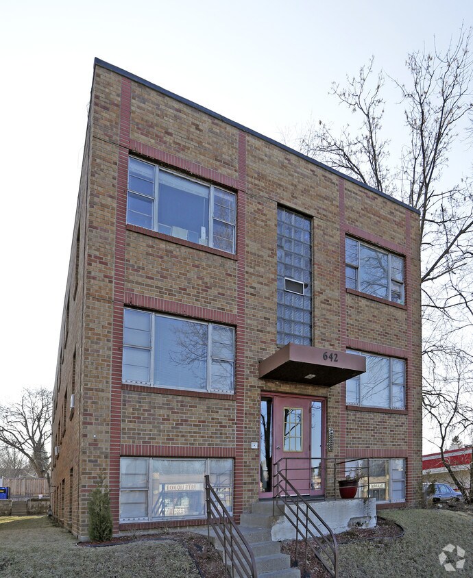 Foto del edificio - 638 Snelling Ave S