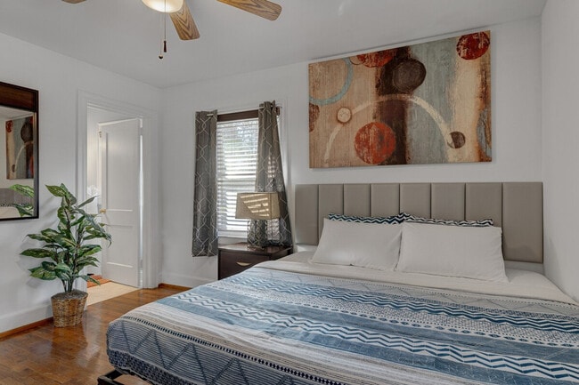 Foto del edificio - 814 N Buchanan Blvd