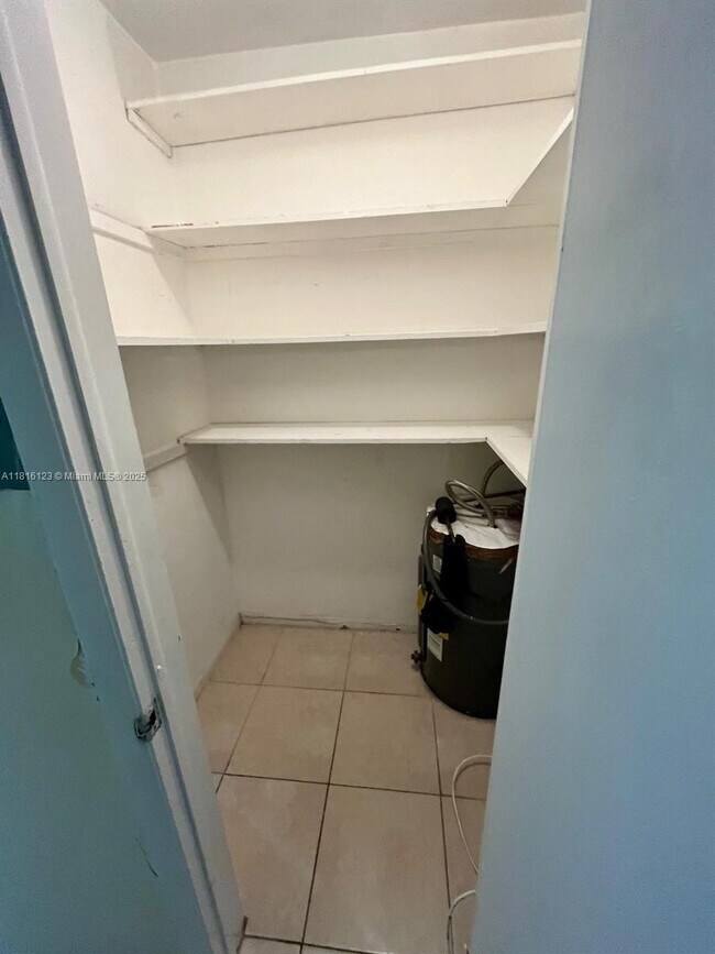 Foto del edificio - 2838 Madison St