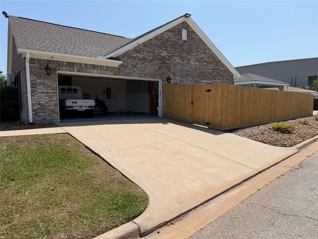 Foto del edificio - 5525 Swan Dr