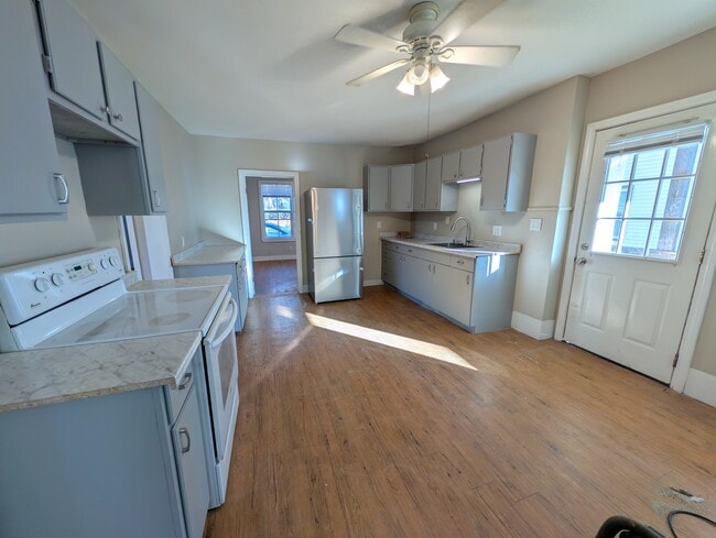 Foto del edificio - 103-107 SCHOOL ST