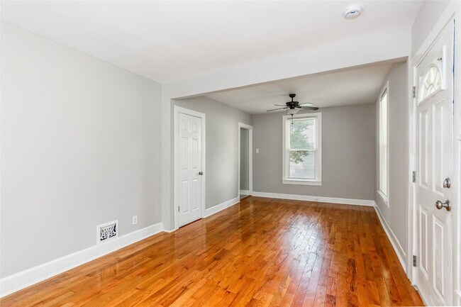 Foto del edificio - 5215 Dewey Ave