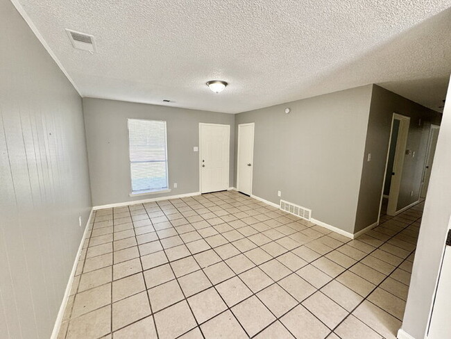 Building Photo - 5168 Corkwood Dr