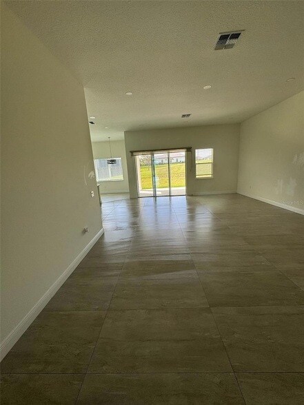 Foto del edificio - 416 Adams View Ln