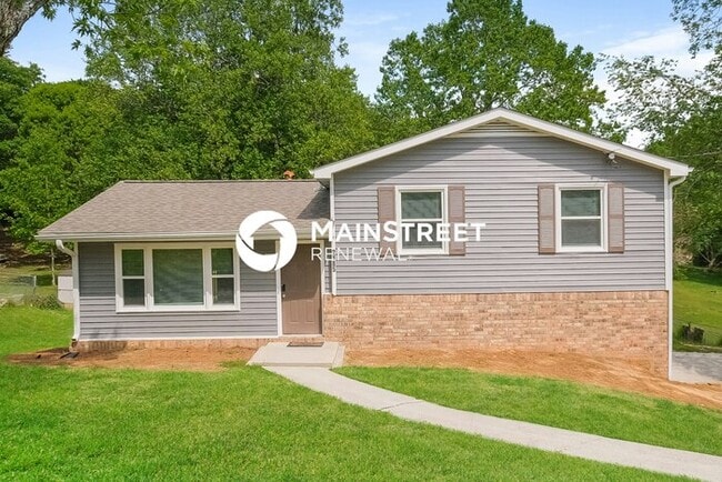 4 Bedroom Pet-Friendly Home in Conyers, GA with Main Street Renewal - 4 Bedroom Pet-Friendly Home in Conyers, GA with Main Street Renewal