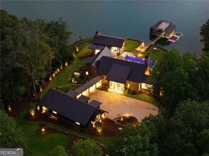 Building Photo - 725 Rocky Point Dr