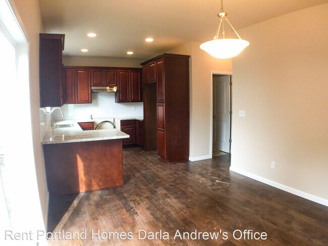 Building Photo - 3 br, 2.5 bath House - 9230 SE Caruthers S...