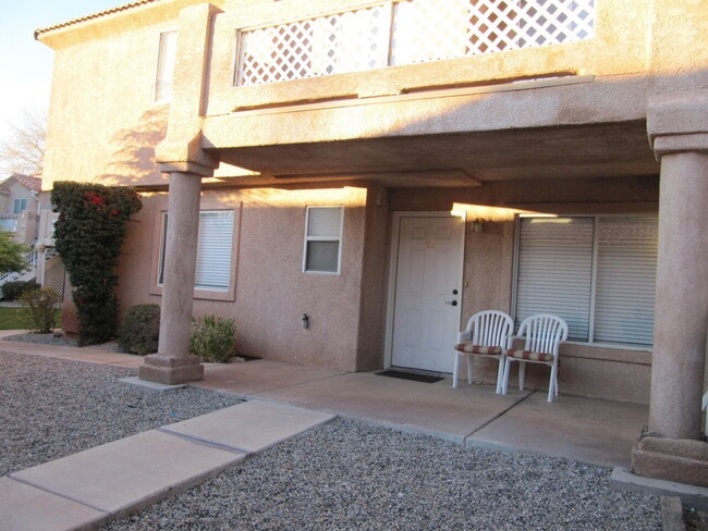 Building Photo - "2-Bedroom Condo Retreat in Saint George -...