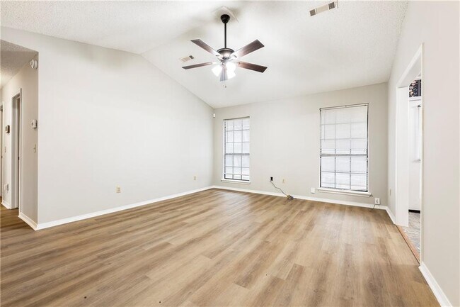 Foto del edificio - 183 E 15th St