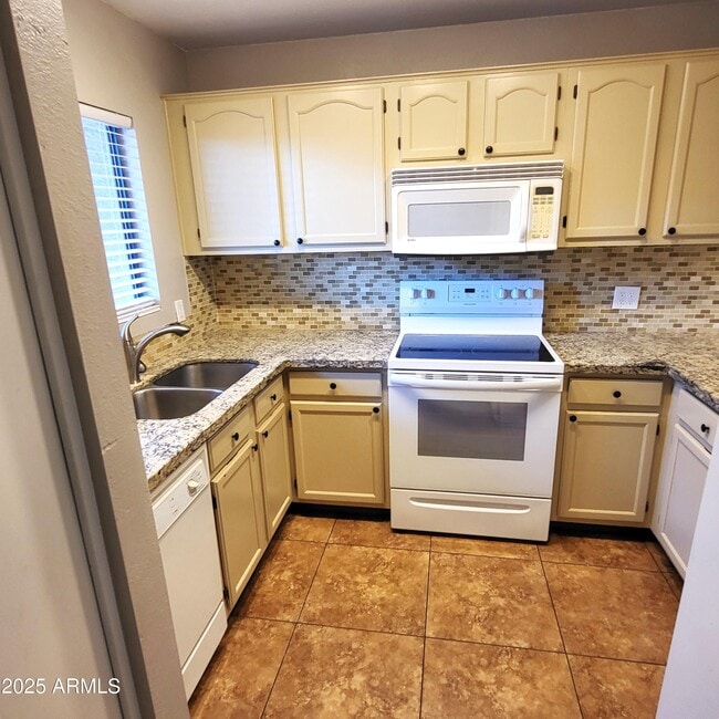 Building Photo - 11666 N 28th Dr