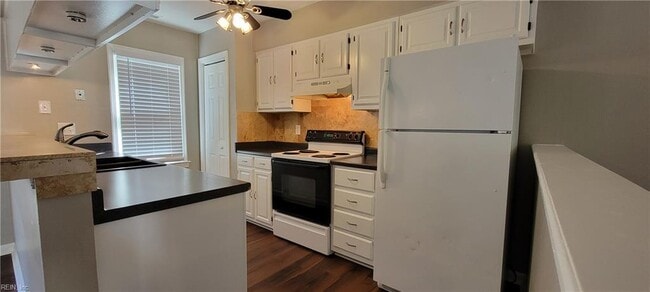 Building Photo - 206 N Palm Ave