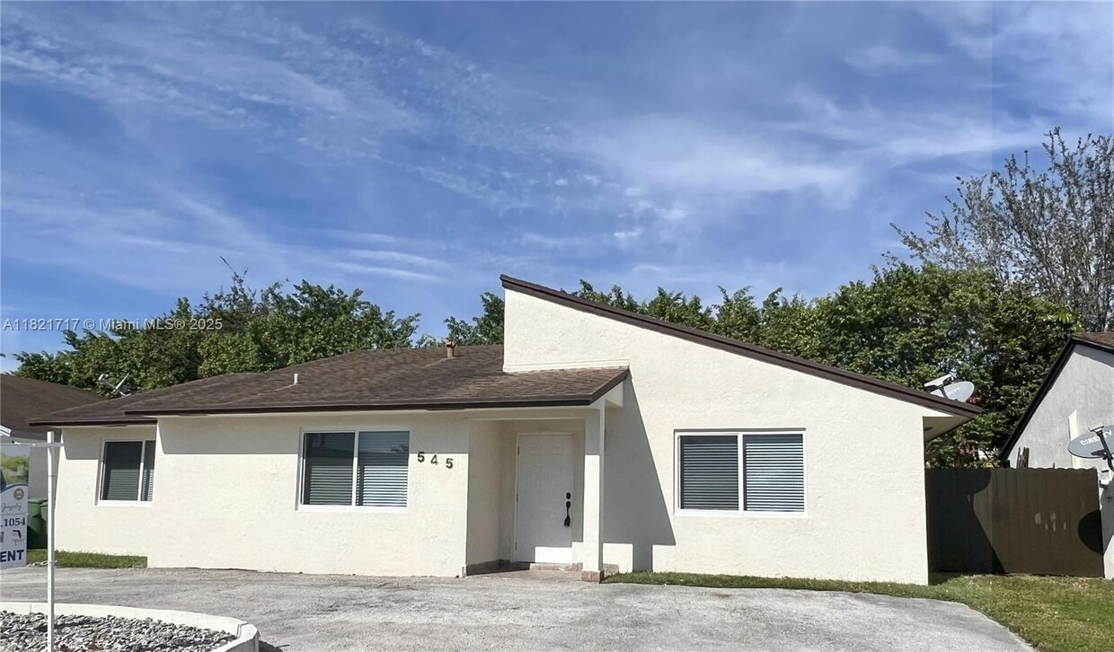Foto principal - 545 W 79th Pl