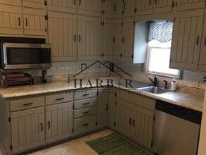 Building Photo - 1610 4th St NE