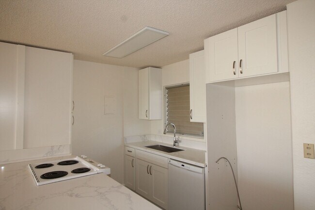 Foto del edificio - High 2 bedroom with sweeping views!