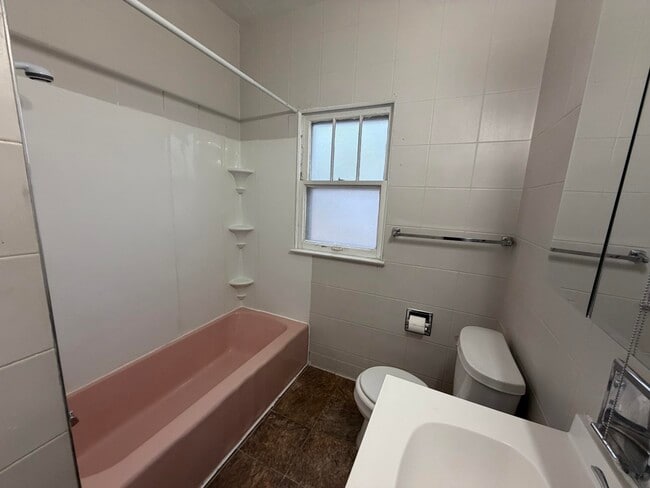 Foto del edificio - 1121 Bowman-N