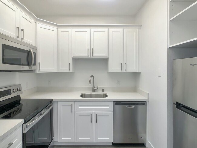 Building Photo - 2 br, 1 bath House - 169 Throckmorton Unit 1