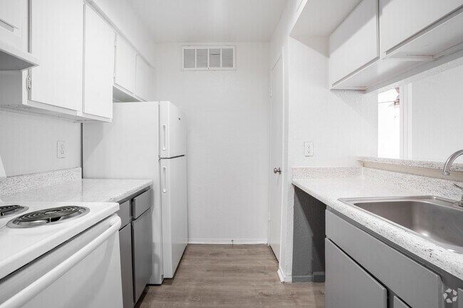 1 habitación, 1 baño - 653 pies cuadrados - Cocina - 8915 Broadway
