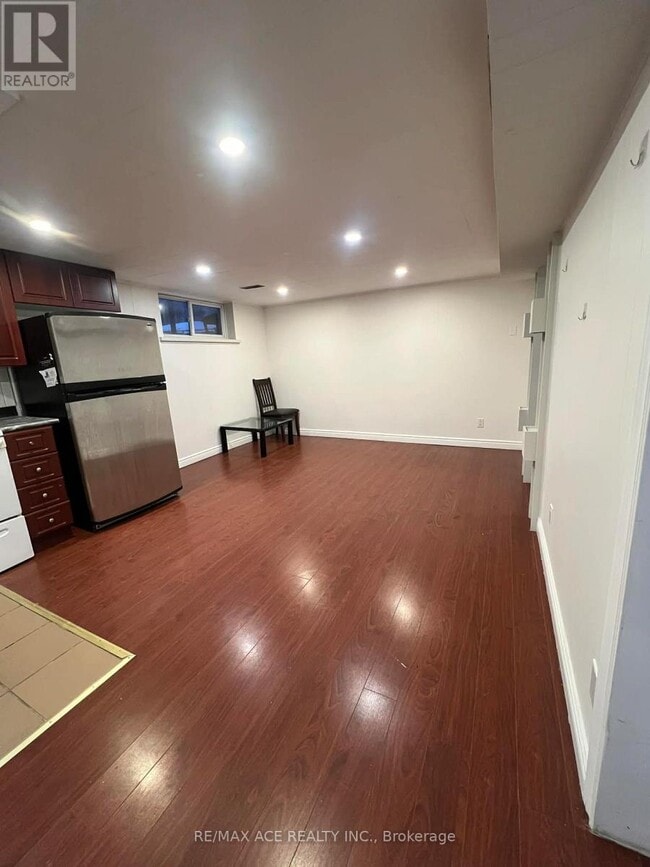 Building Photo - 23 Ada Crescent