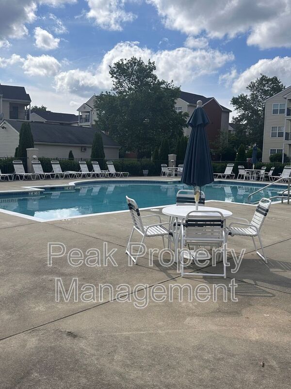 Building Photo - 830 Brassie Ln