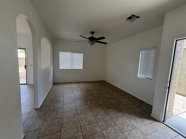 Foto del edificio - Desert Ridge House