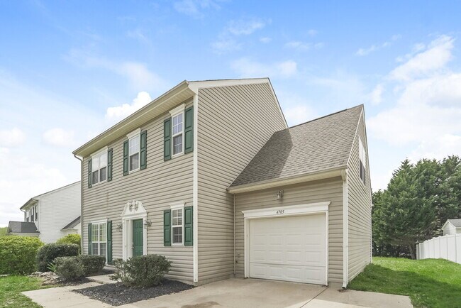 Foto del edificio - 4705 Fox Thorne Dr