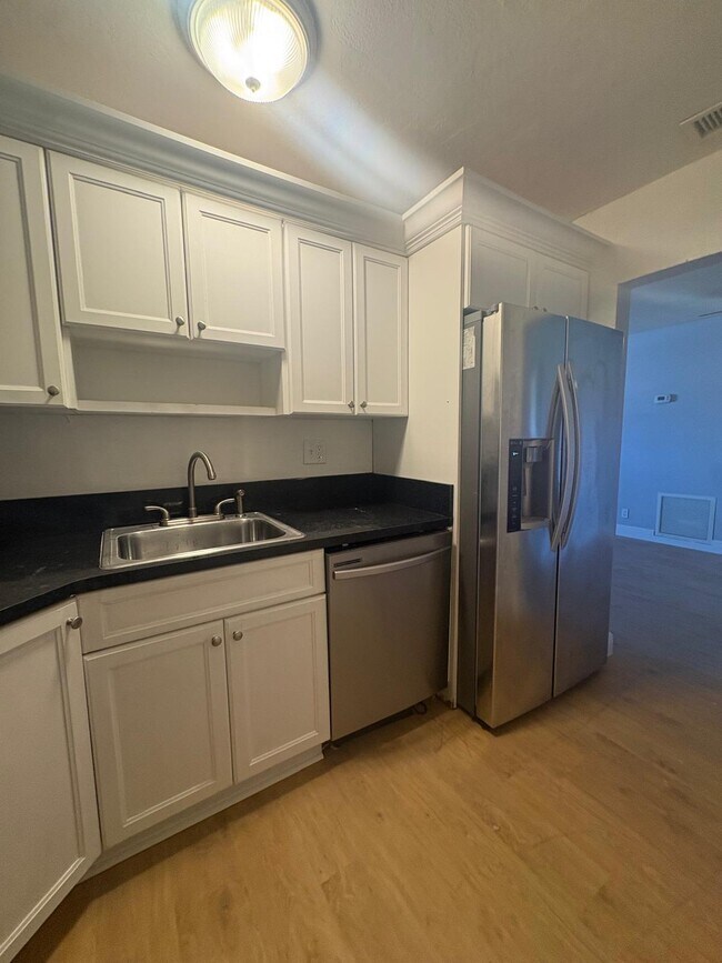 Foto del edificio - 5861 NW 16th Pl
