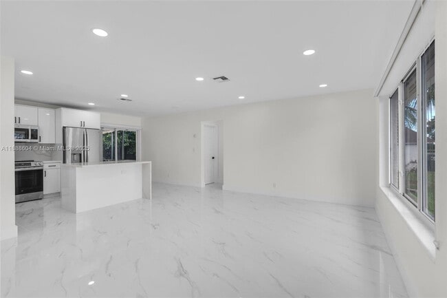 Foto del edificio - 6431 Roosevelt St