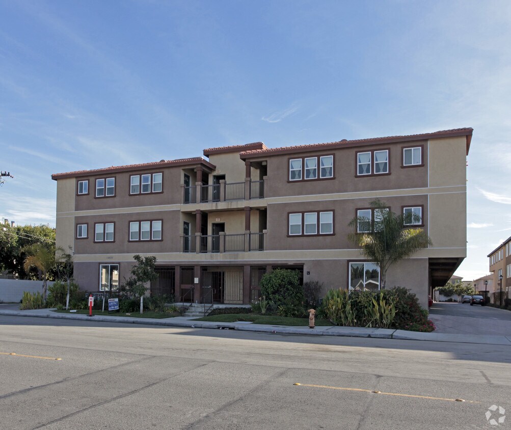 Foto principal - 12632 Dale St