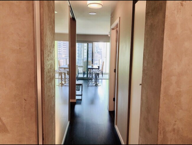 Couloir - 999 Seymour St