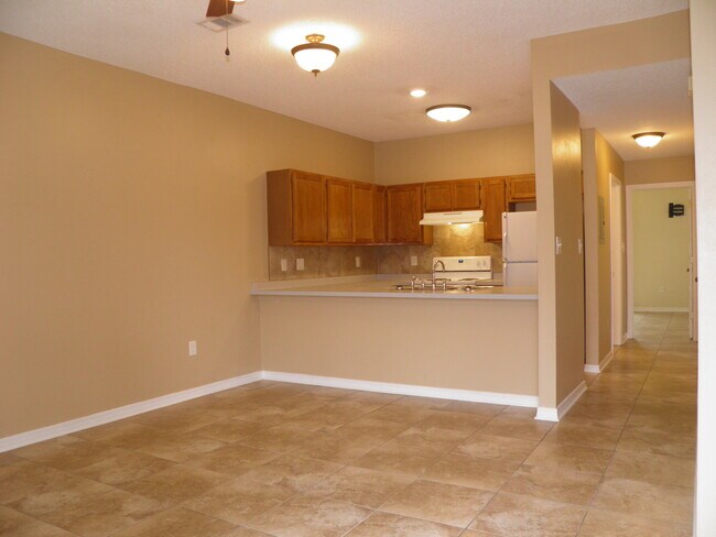 Foto del edificio - 1843 Whispering Oaks Ln