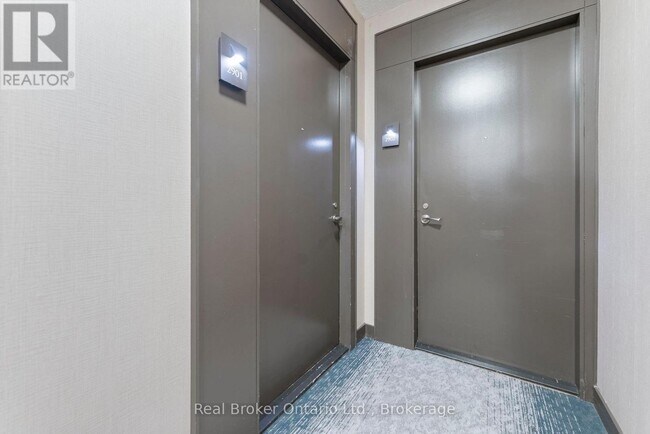 Photo du bâtiment - 604-2240-2240 Lake Shore Blvd W