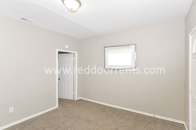 Building Photo - 2901-2903 N Chester Ave