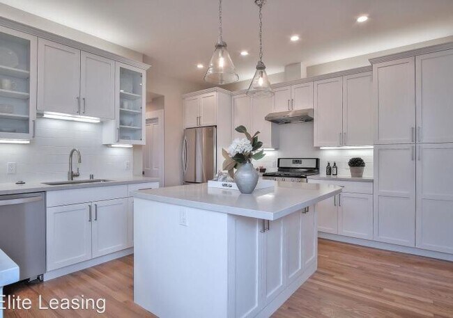 Building Photo - 6 bedroom in San Francisco CA 94122